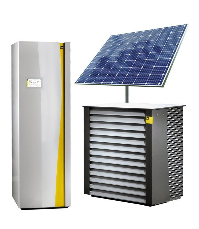 Solaranlage, Wärmepumpe und hohes rechteckiges Haushaltsgerät, alles in einer hellen Außenumgebung.