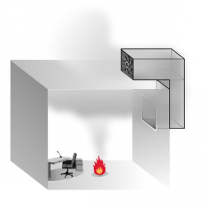 Petite pièce grise avec un bureau, une chaise, un foyer au sol et une grille d'aération au plafond.