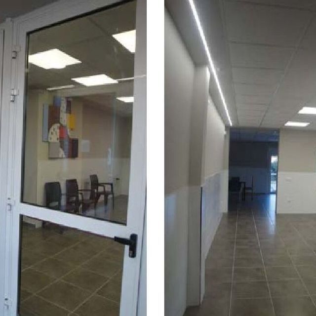 Una imagen de una puerta y una imagen de un pasillo.