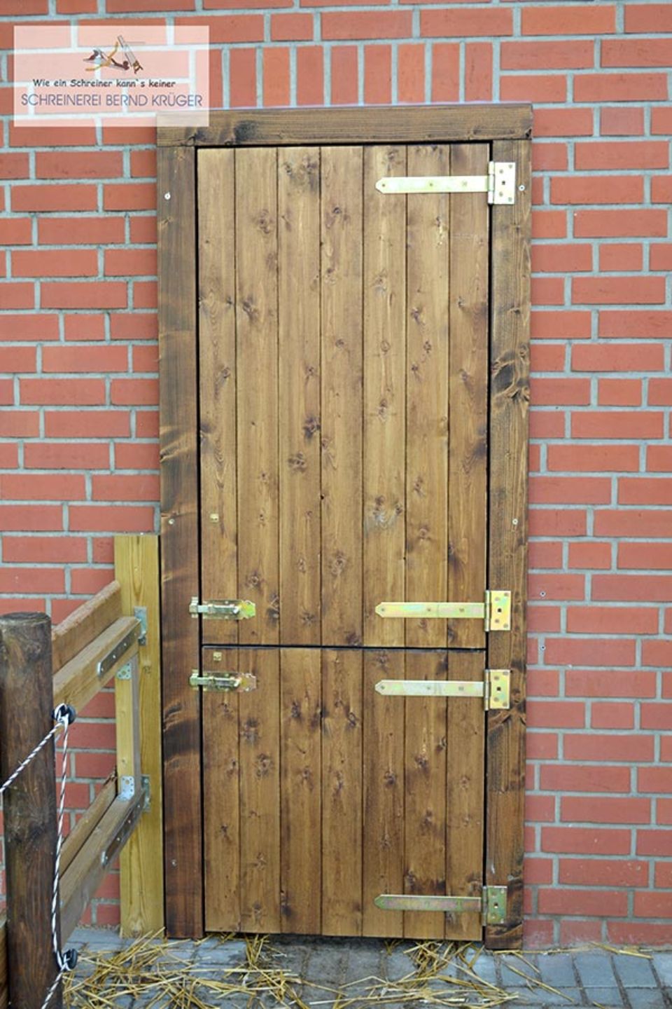 Holztür, die von der Bernd Krüger Schreinerei gefertigt wurde