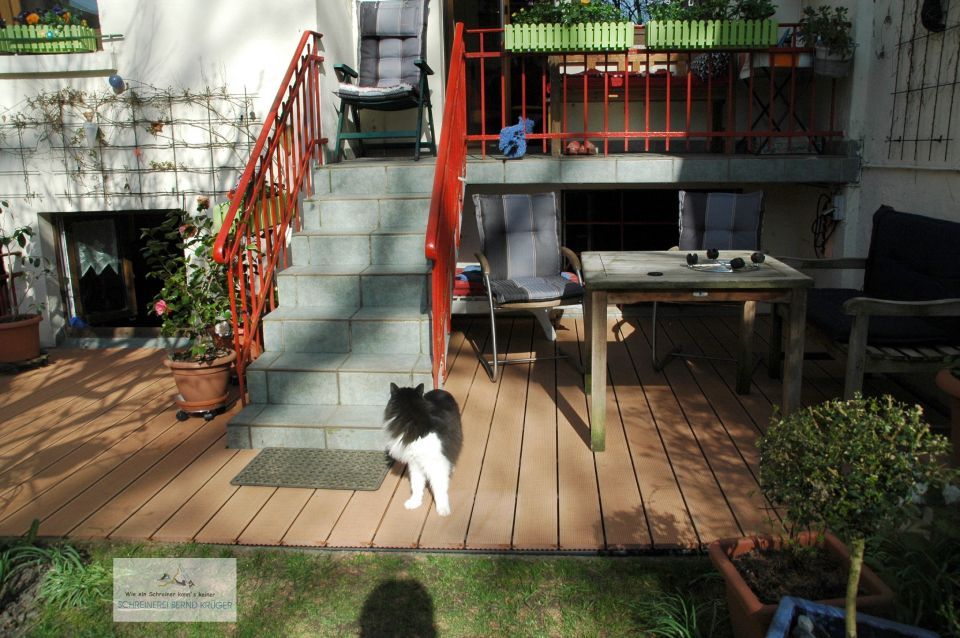 Holzterrasse, die von der Bernd Krüger Schreinerei gefertigt wurde