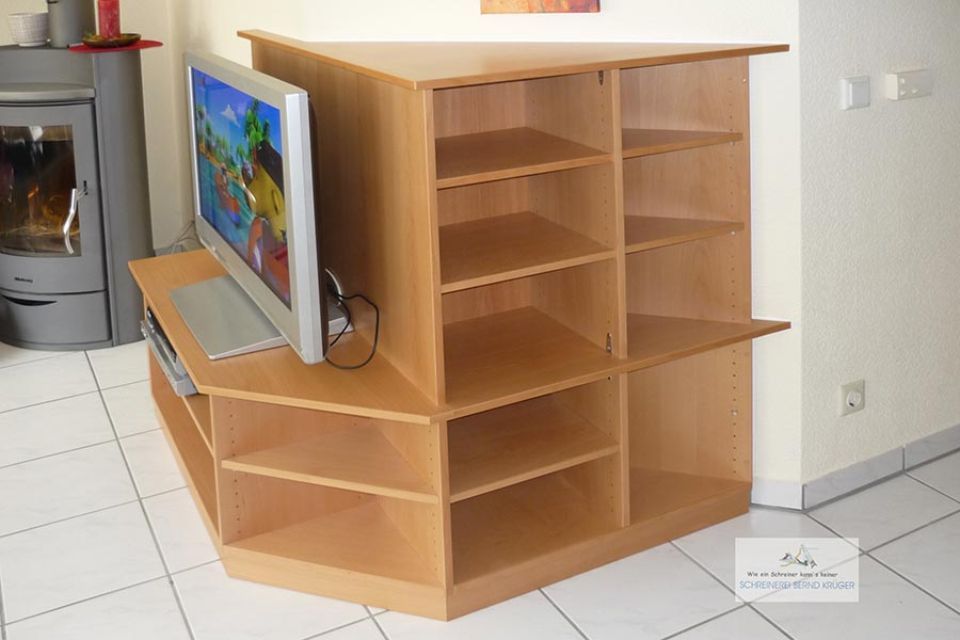 Fernsehschrank, der von der Bernd Krüger Schreinerei gefertigt wurde