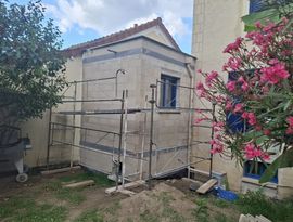 photo pose de parpaings pour création d'un mur