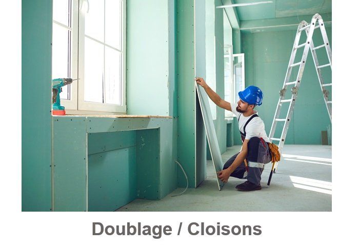 Installation d'un tuyau orange dans le sol