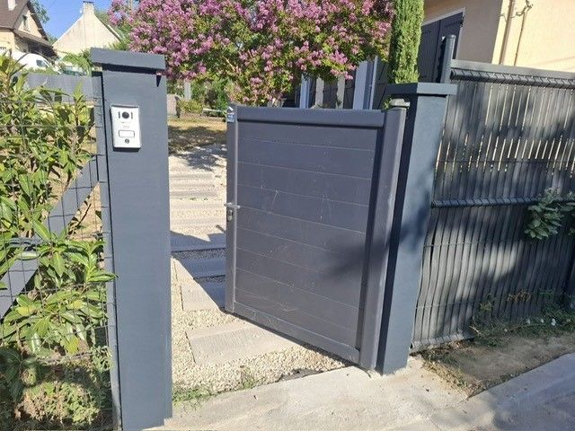 Poteau de portillon réparé