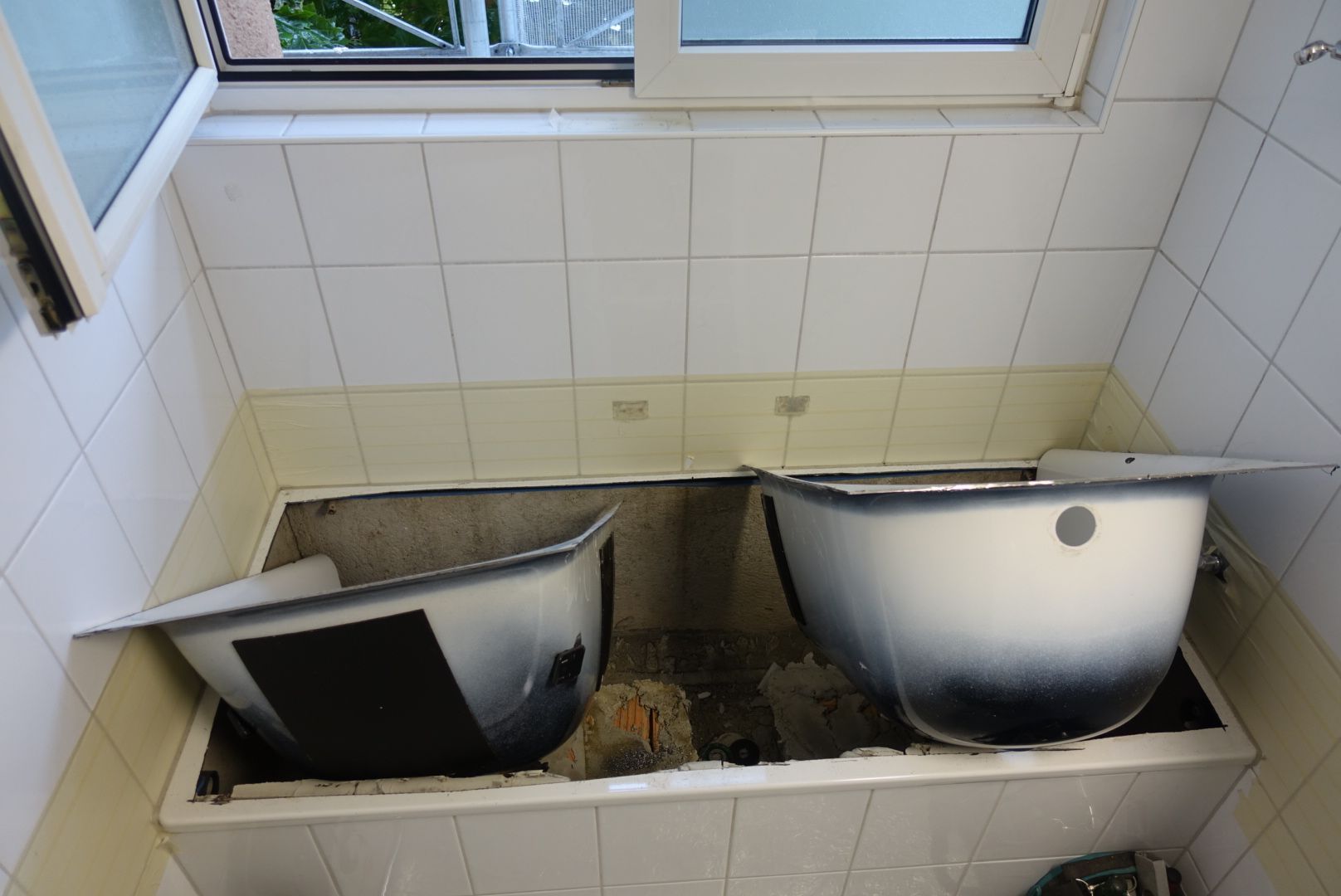Badewanne heraus getrennt