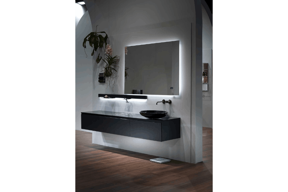 Badmöbel und Spiegel