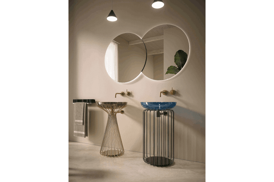 Badmöbel und Spiegel