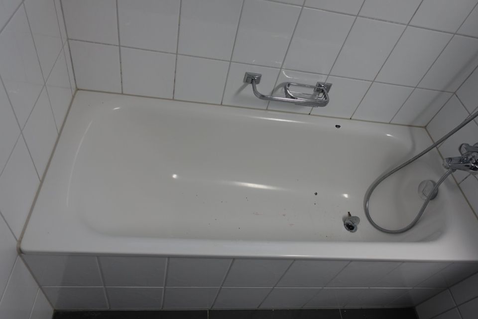Badewanne vor Austausch durch Wintsch Tonercote
