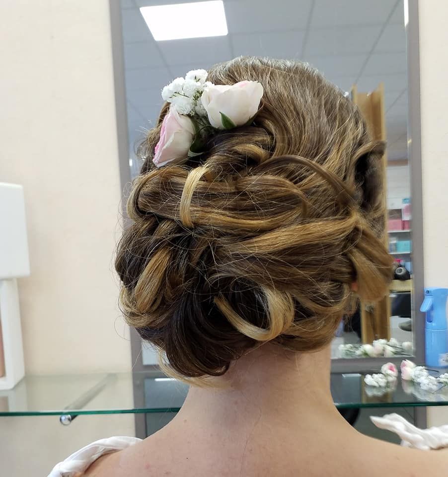Chignon de mariée et fleurs