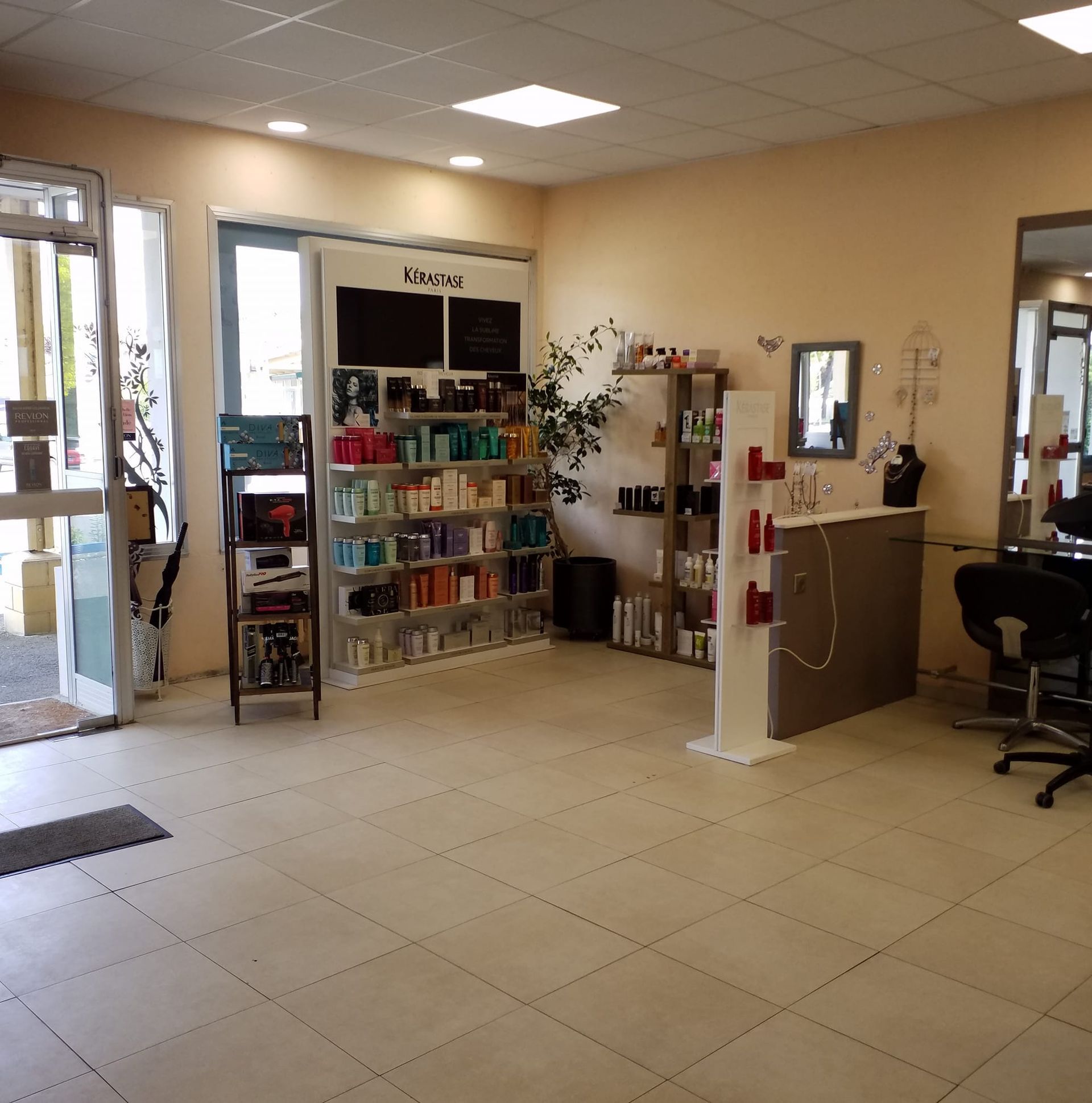 Intérieur du salon de coiffure