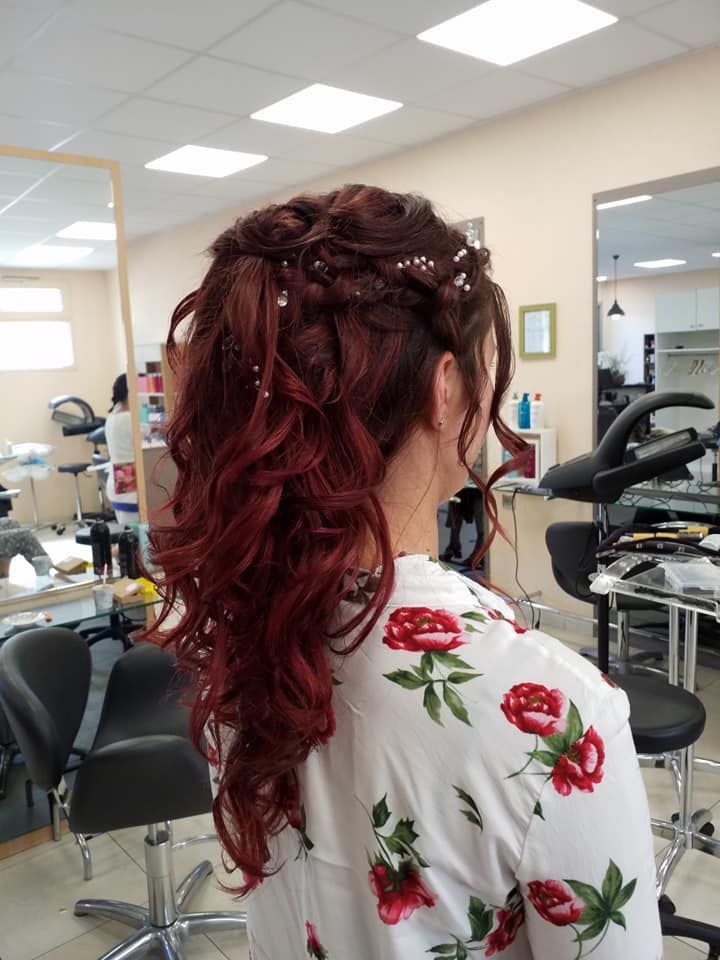 Coiffure pour un mariage sur cheveux bouclés