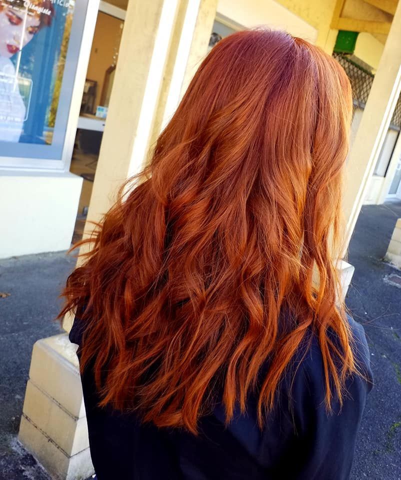 Cheveux roux bouclés