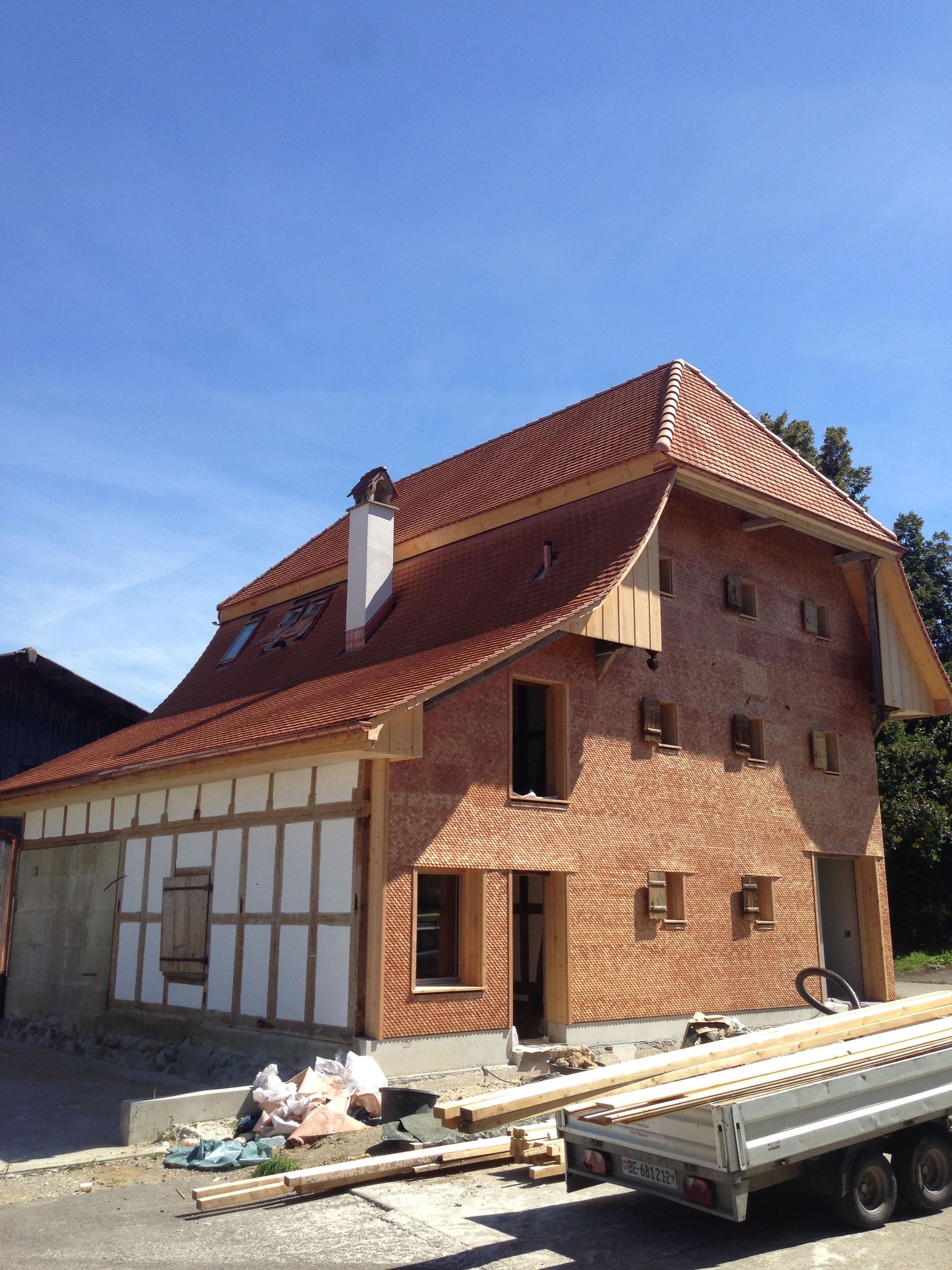 Haus mit neuem Ziegeldach - Thomi Bedachungen