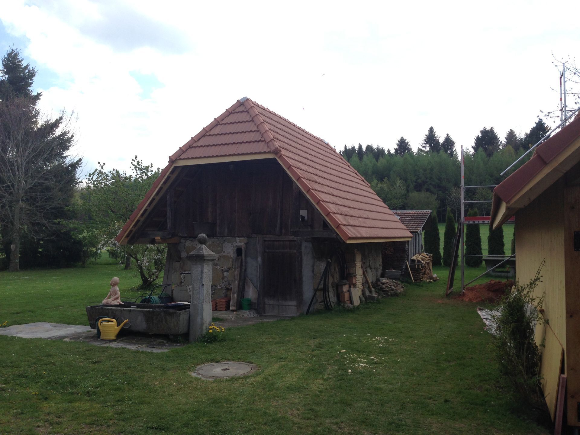 Haus mit neuem Ziegeldach - Thomi Bedachungen