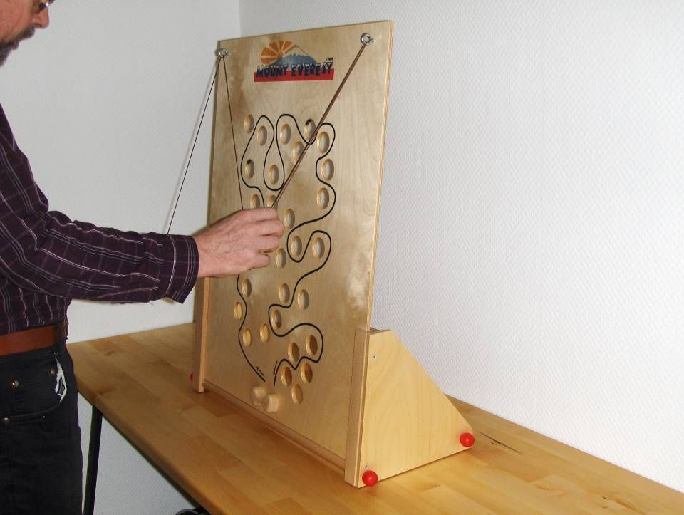 Mann bei einer ergotherapeutischen Übung