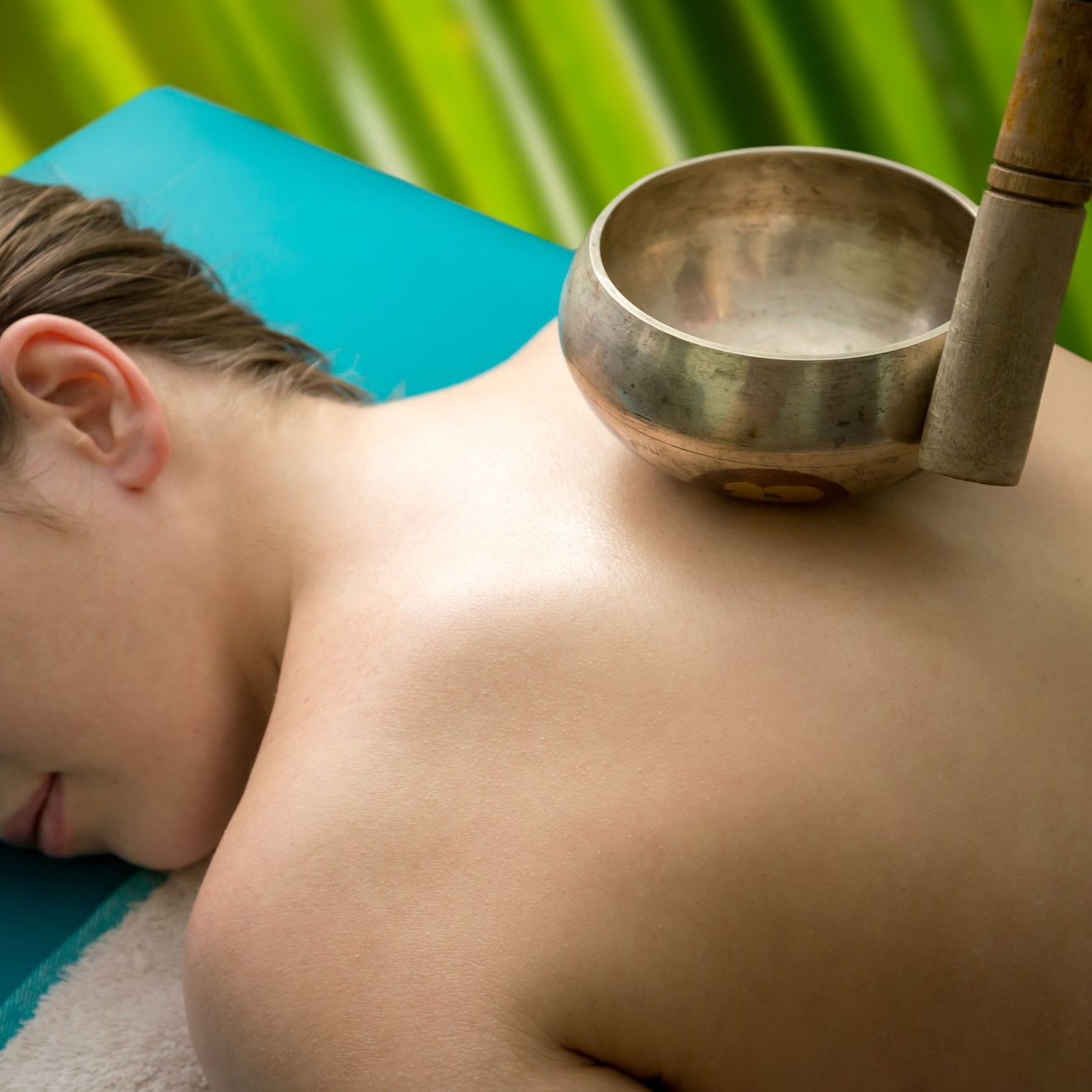 Massage avec un bol tibétain