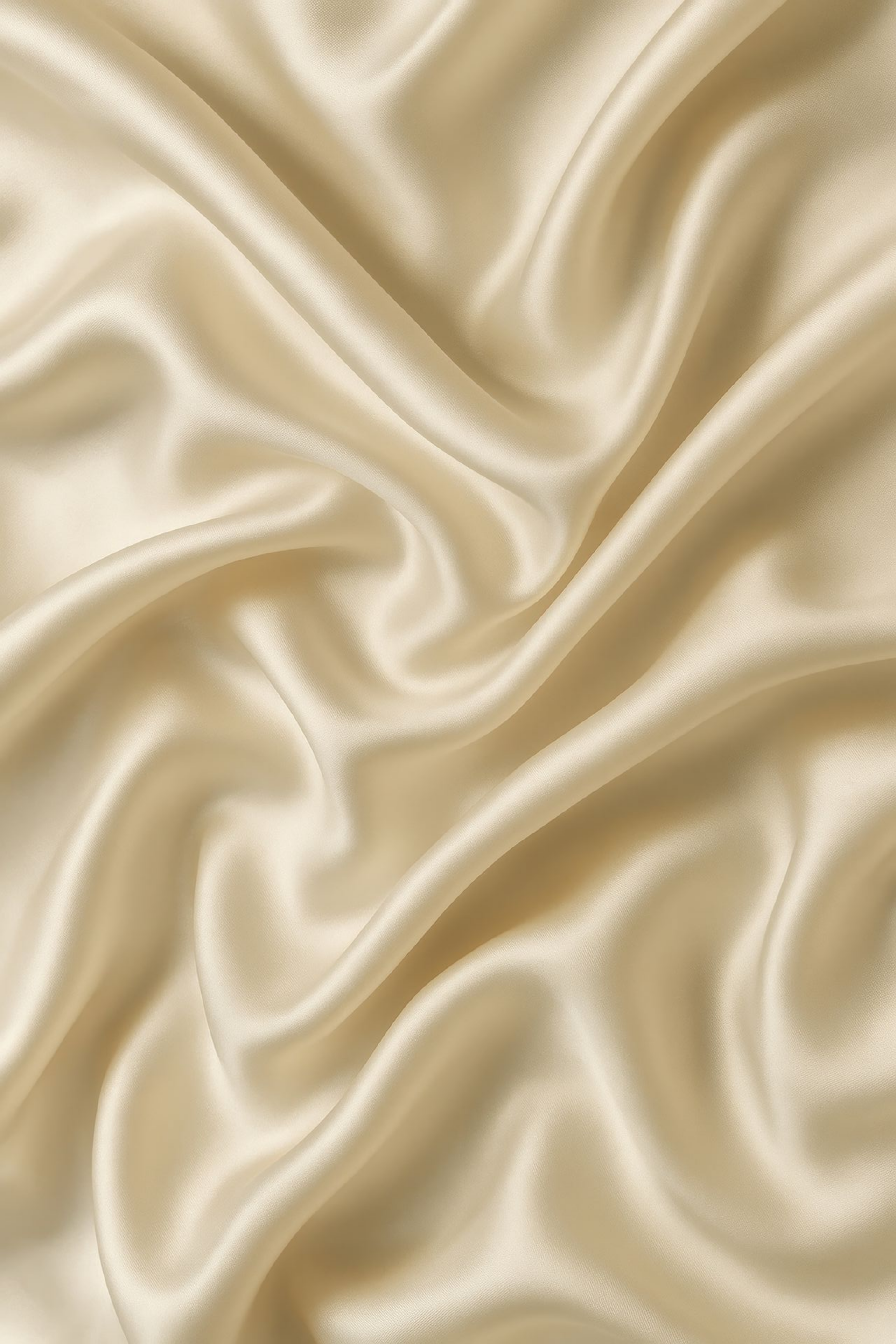 Tissu en soie de couleur crème avec des plis élégants et une brillance subtile.