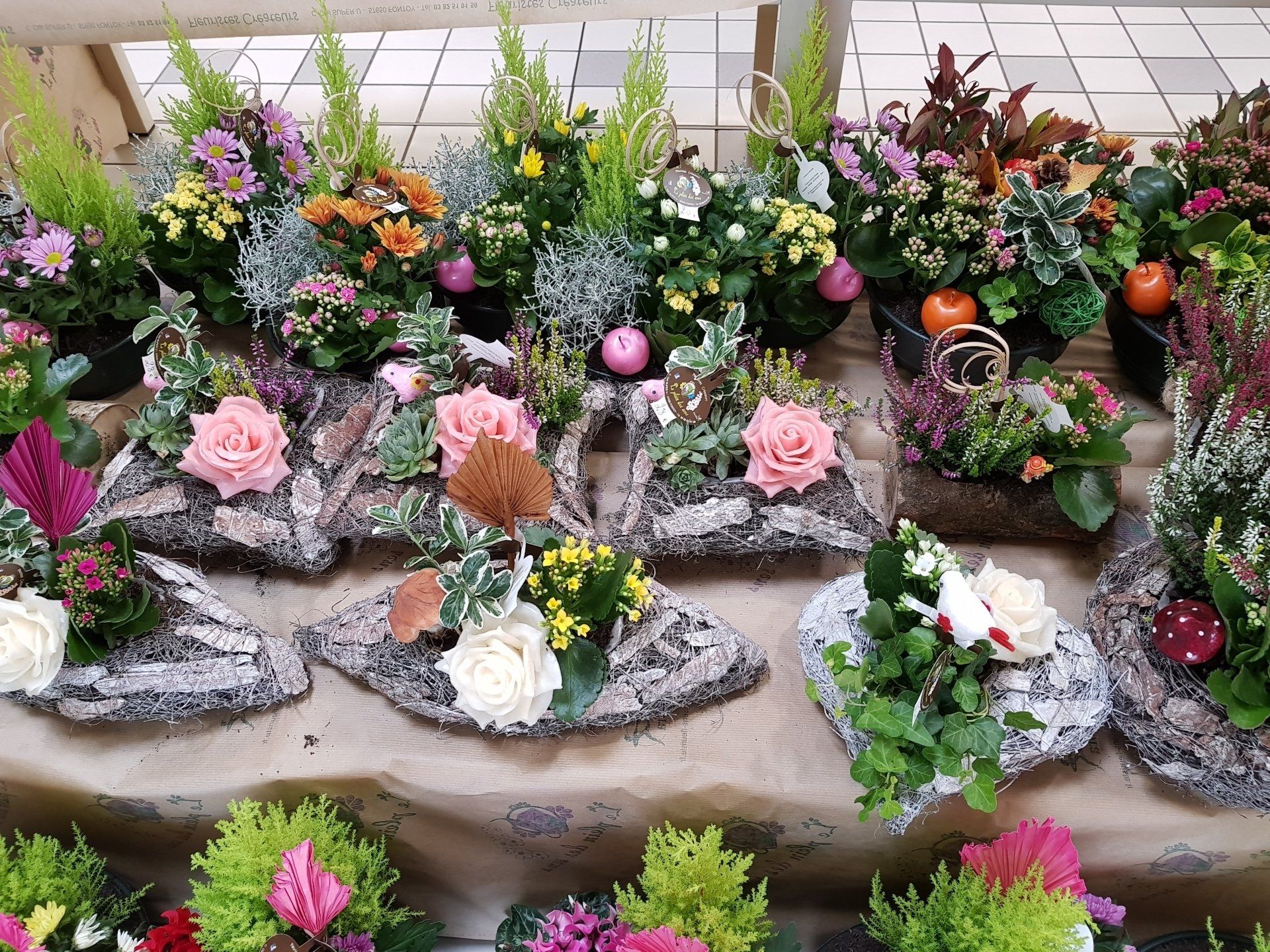 Décoration de plantes et fleurs sur support