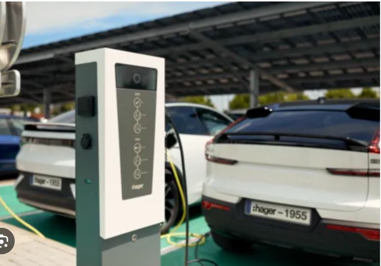 Borne de recharge grise et blanche.