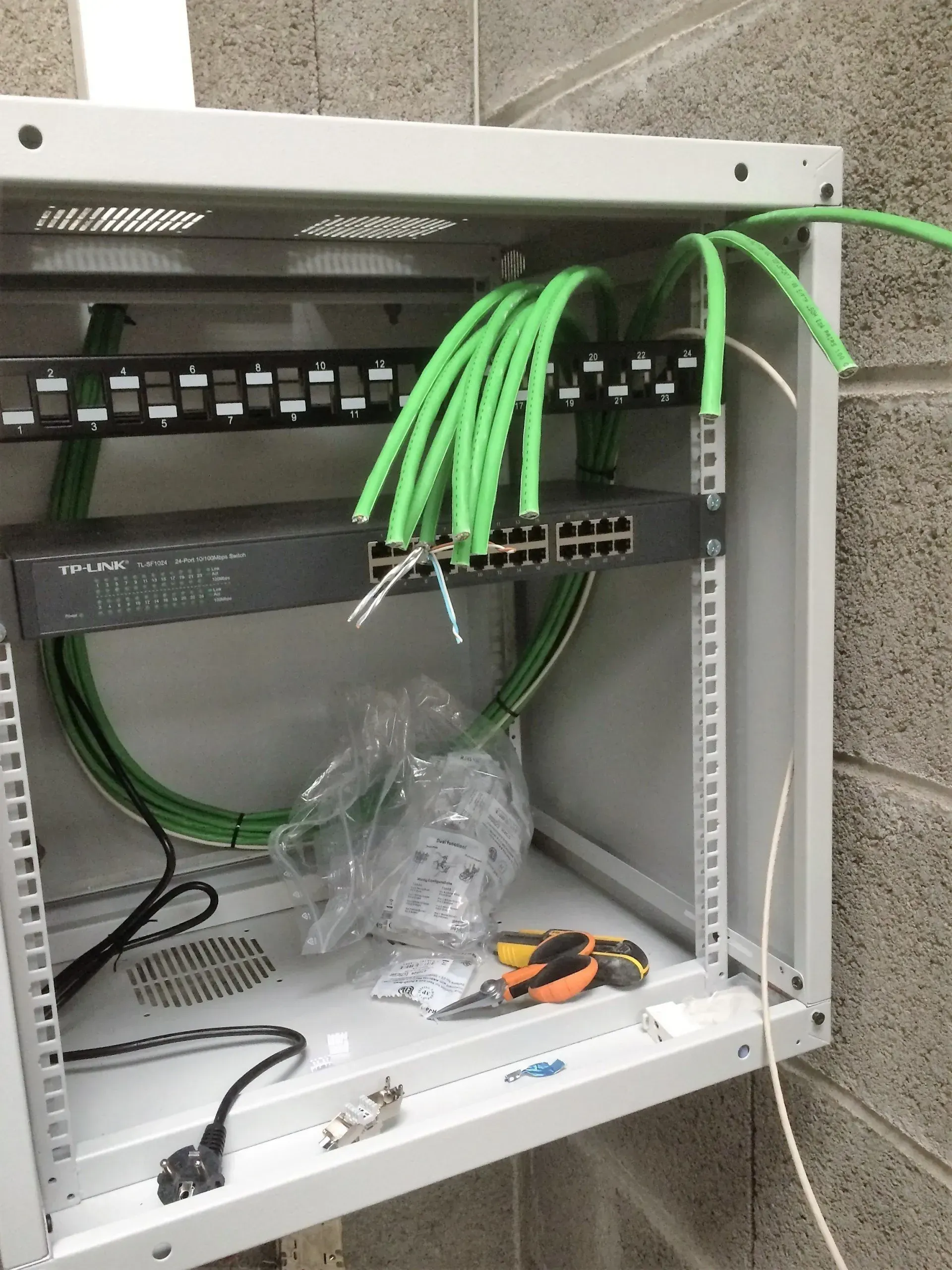 Gros plan sur une baie informatique