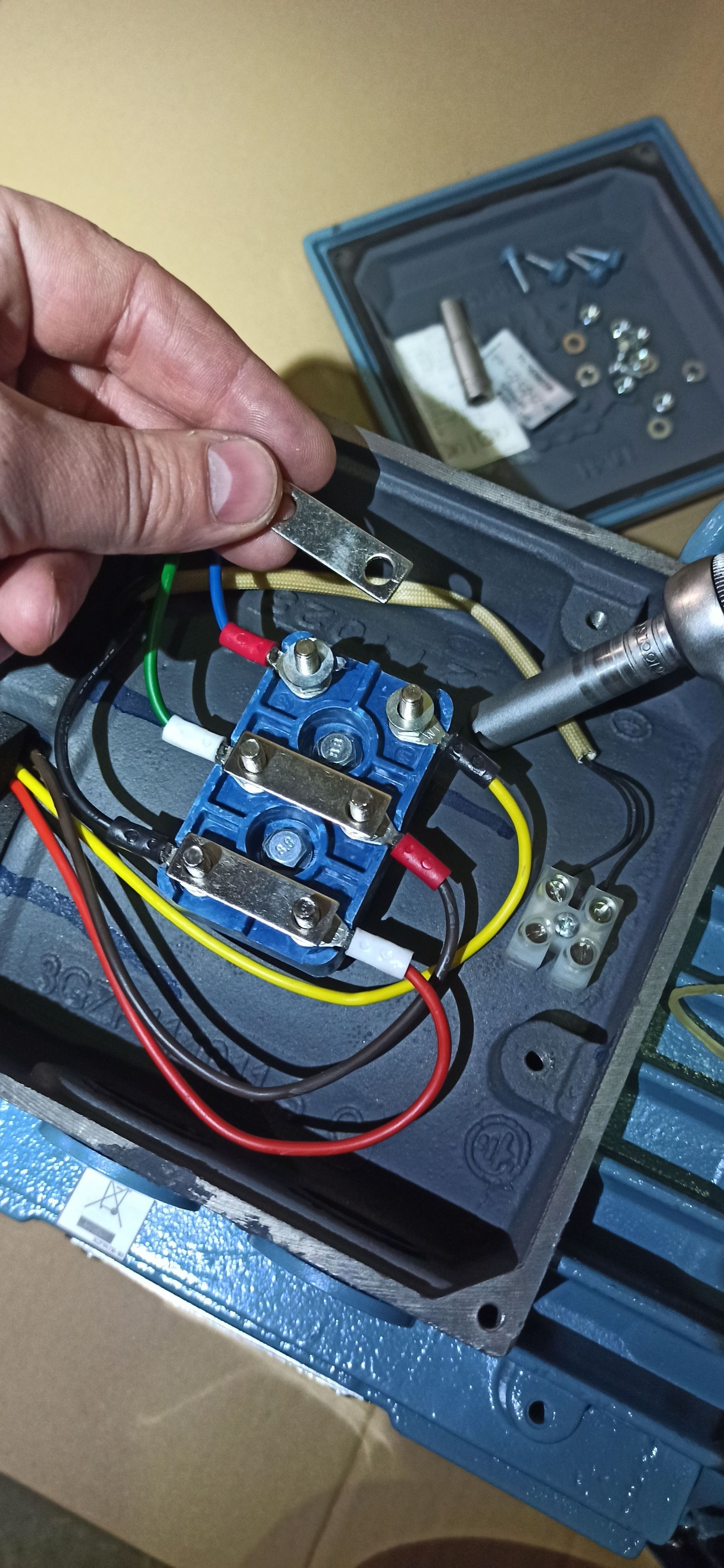 Sähköpalvelu SR logo