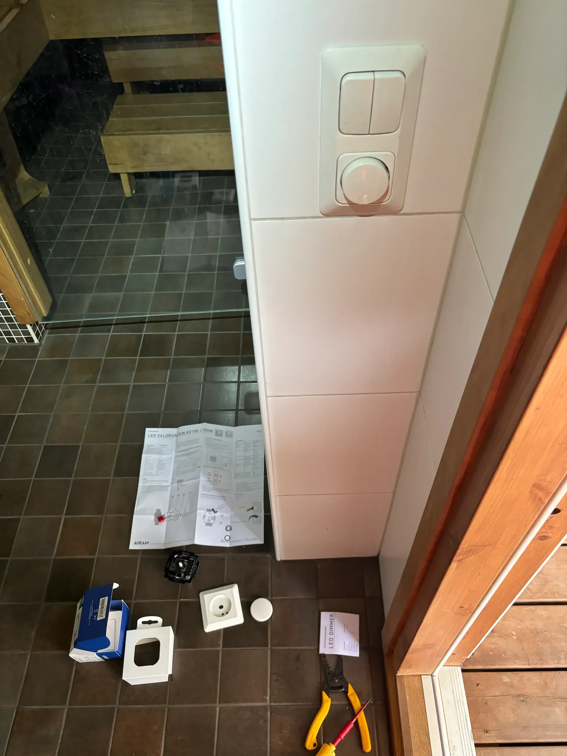 Sähköpalvelu SR logo