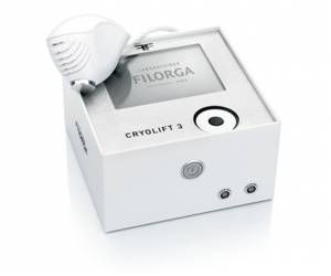 Une boîte blanche avec un écran dessus.