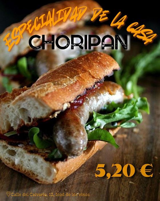 Sándwich de choripán en baguette, con lechuga y salsa roja. Precio: 5,20 €.