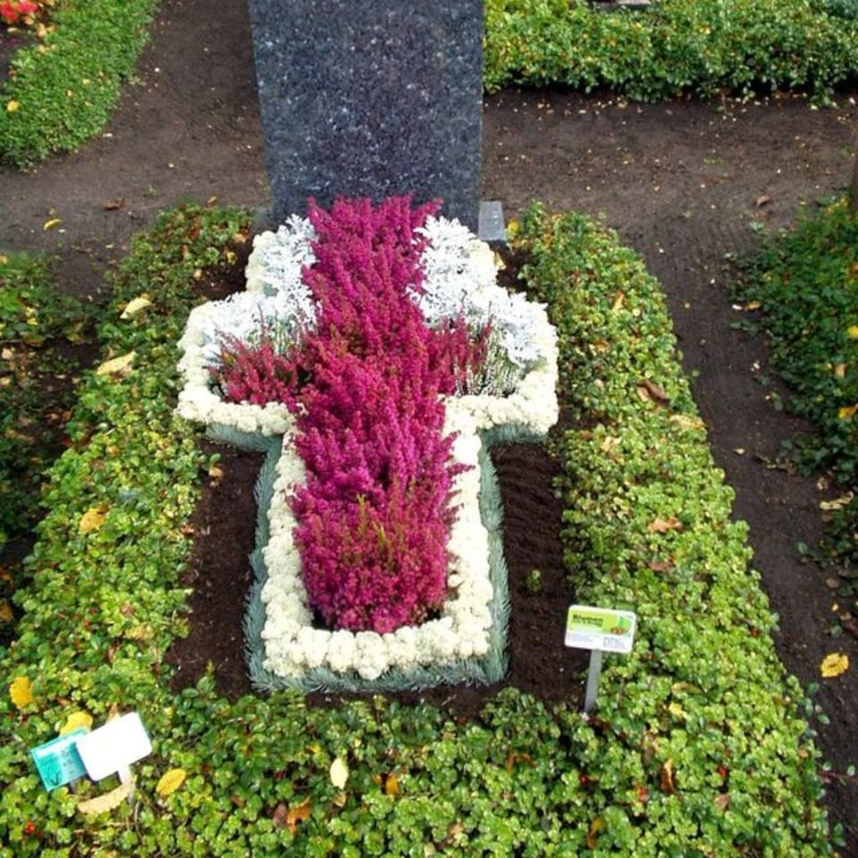 Gepflegtes Grab vom Blumen Lehr & Zirngibl e. K.