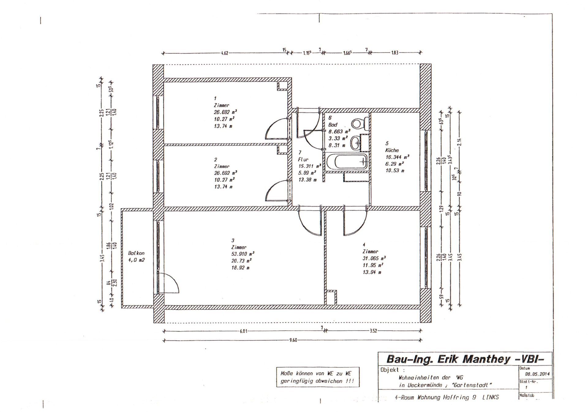 Ein schwarz-weißer Architekturplan einer Wohnung mit Zimmern, Badezimmer und Maßangaben.