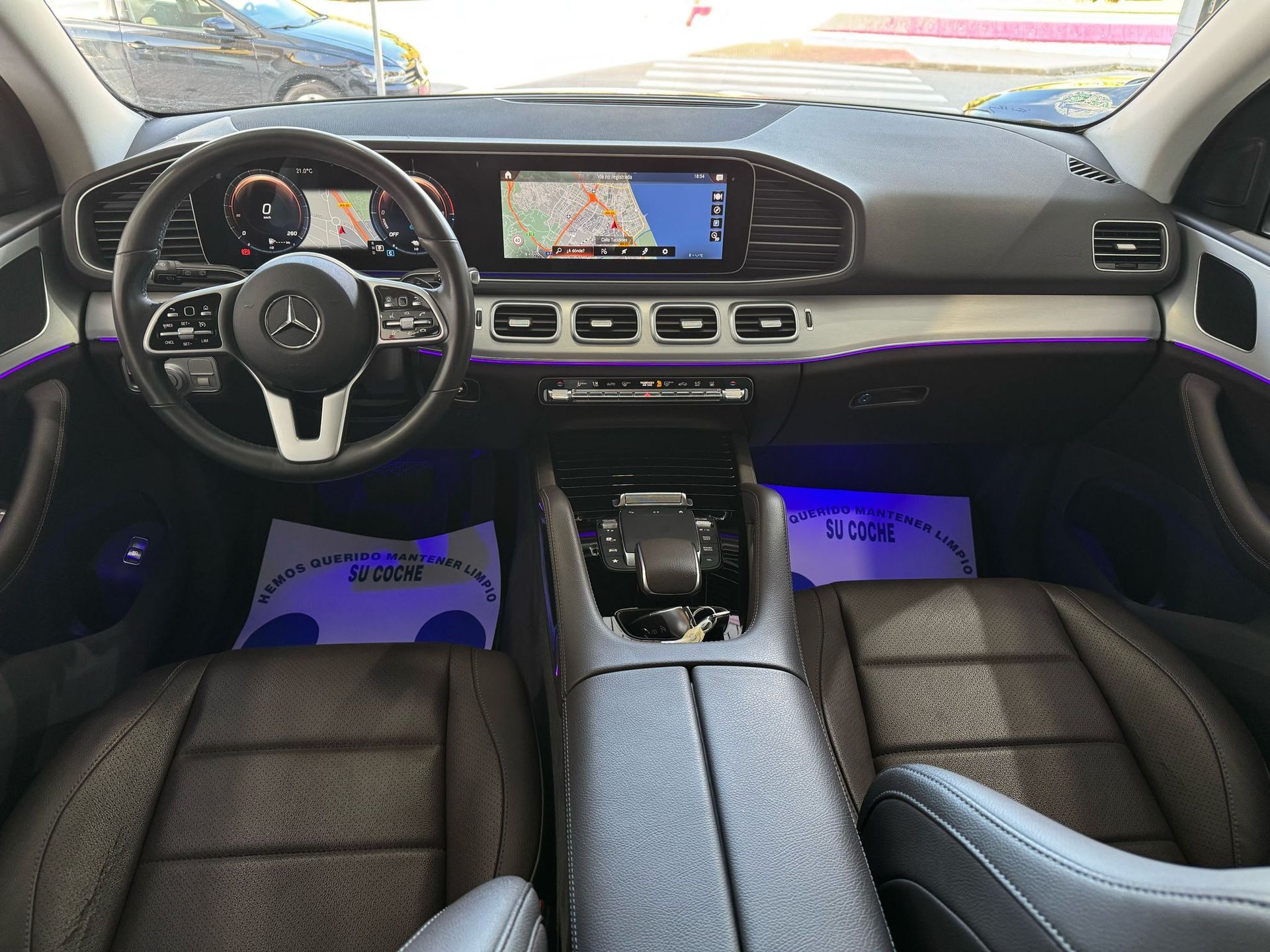 Se muestra el interior de un mercedes benz gle 450 4matic.