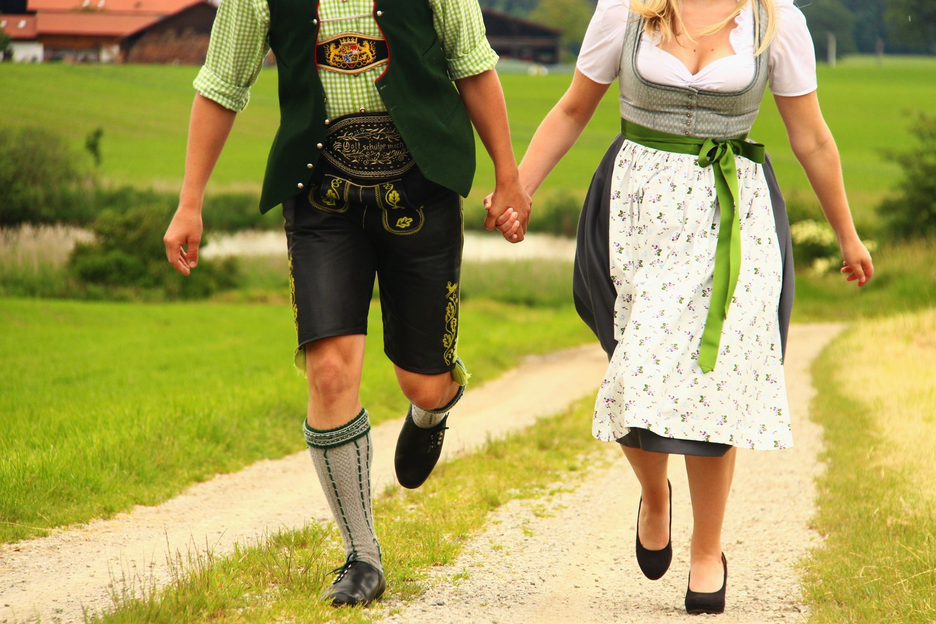 Oktoberfest Kostüme - Spiel Gut und Hauswartungen Staub GmbH - Uster und Jona