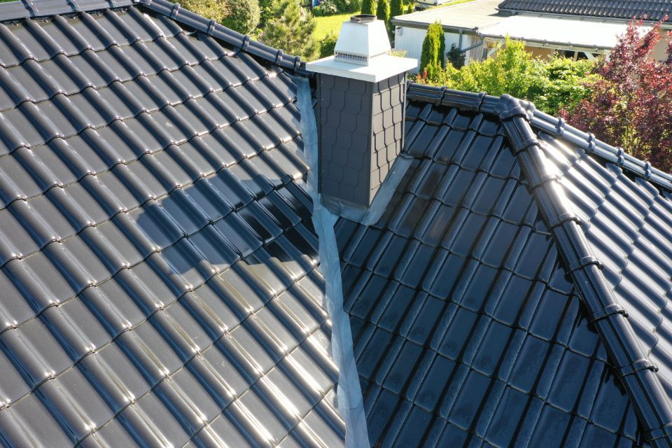 Graue, neue Dachziegeln