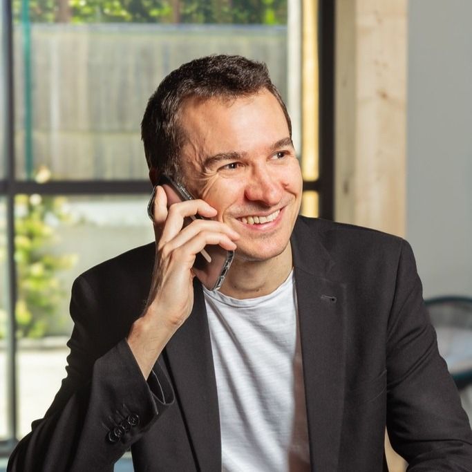 Un DRH externalisé à temps partagé au téléphone avec un dirigeant de TPE ou PME à Nantes en Loire-Atlantique