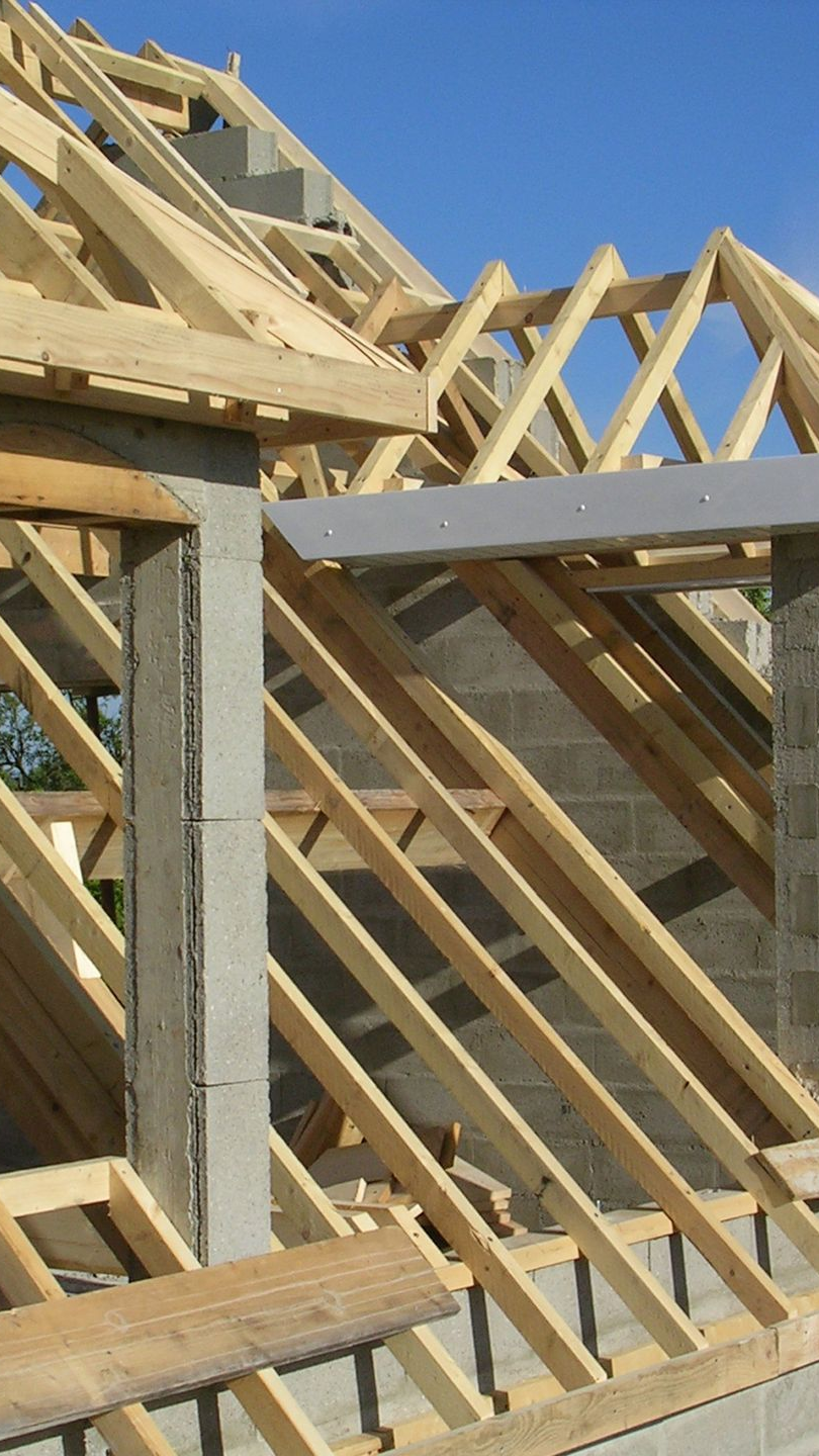 Charpente en bois sans la couverture.
