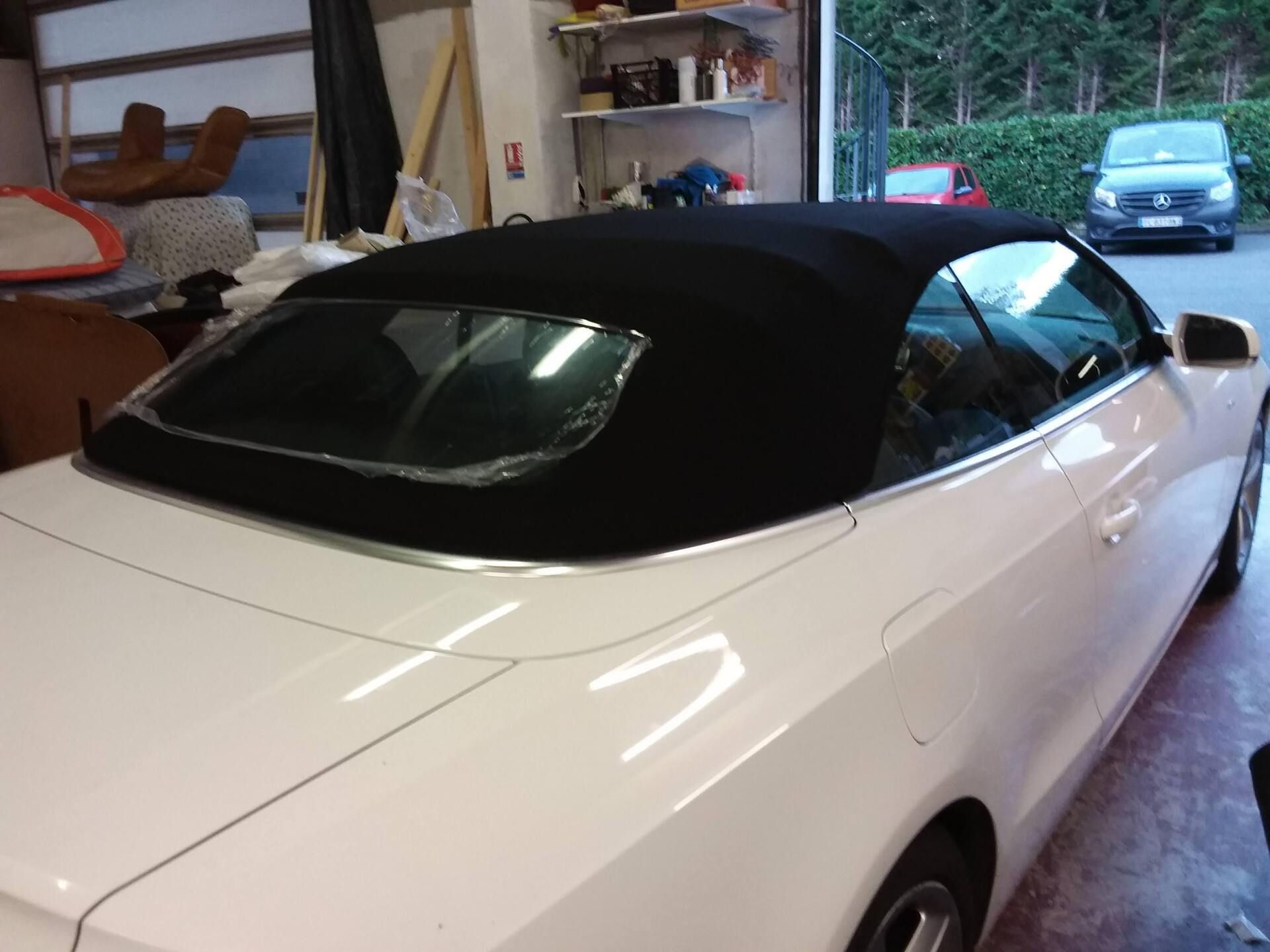 Capote d'une voiture