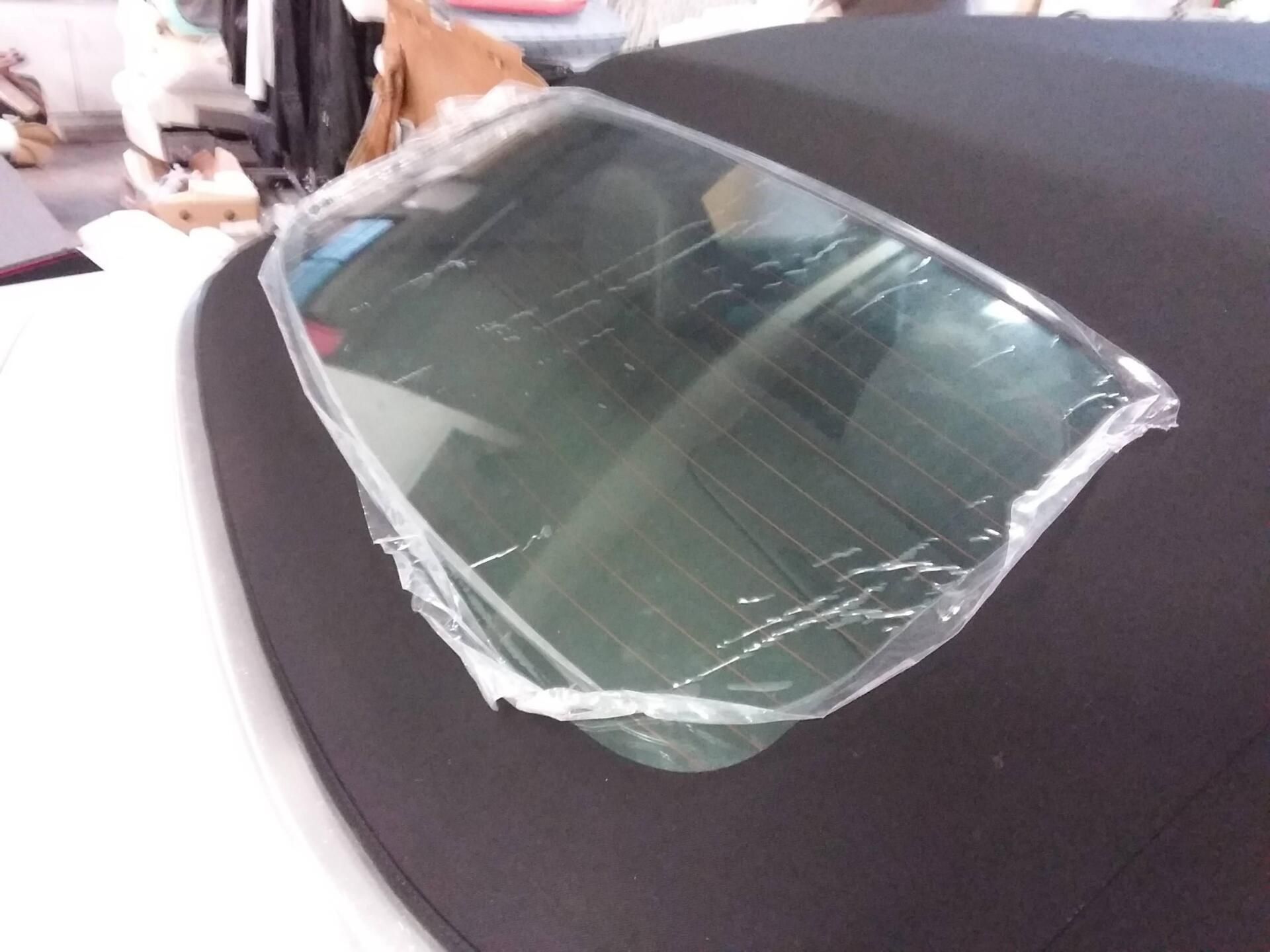 Vitre arrière d'une voiture