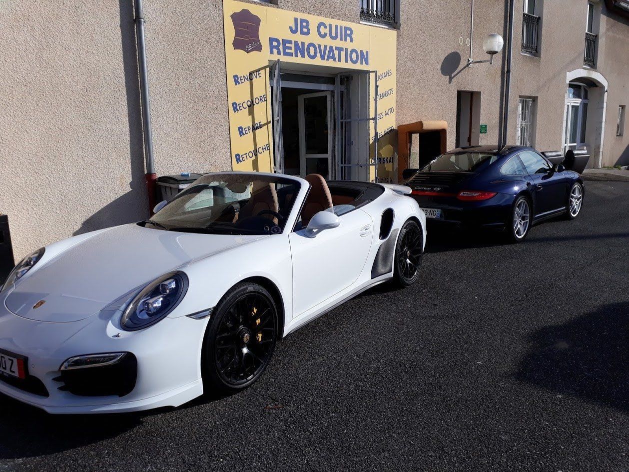 Une porche devant l'atelier