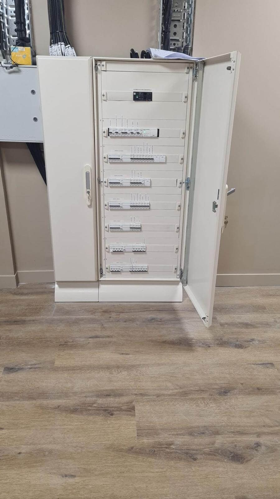 Armoire électrique.