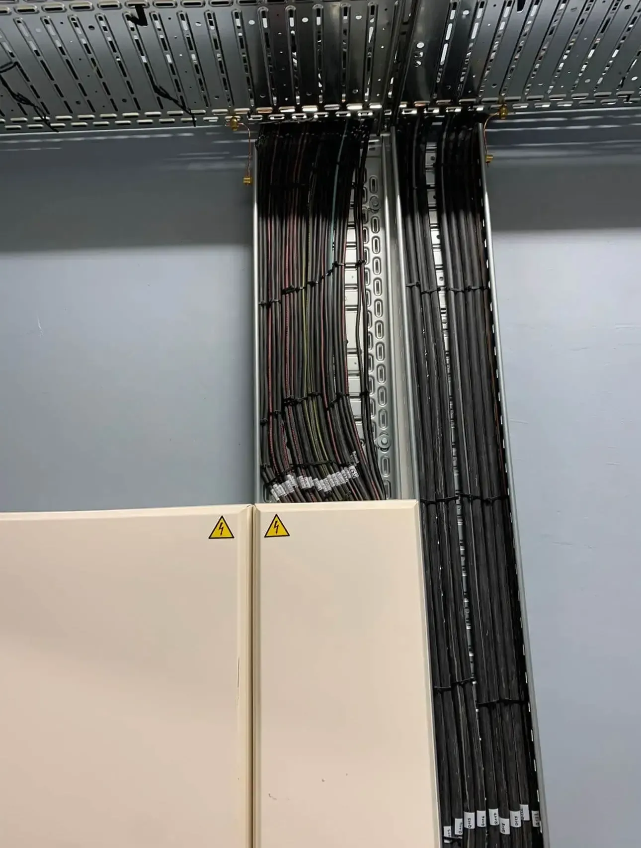 Câblage non encastré.