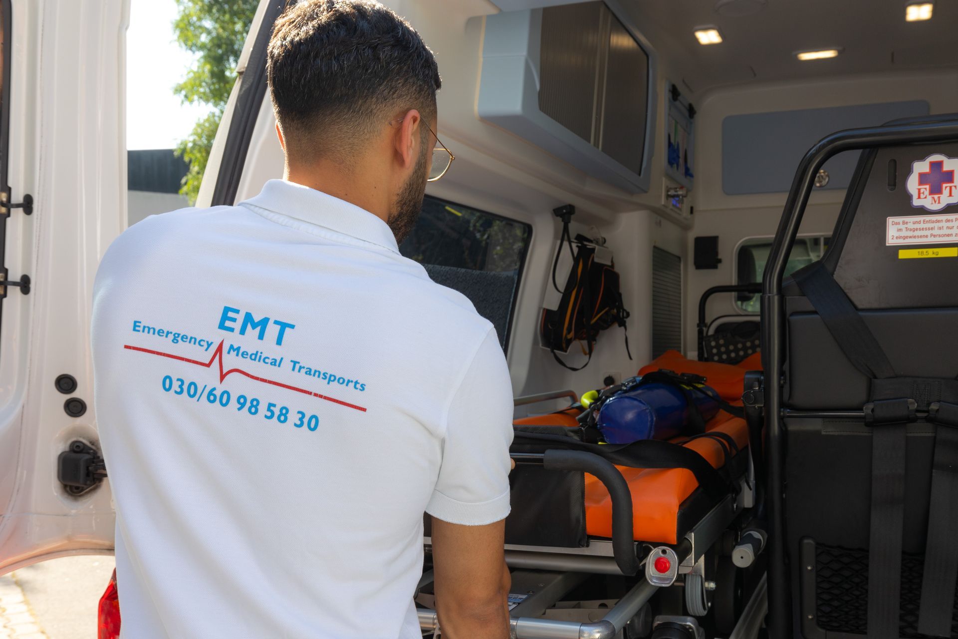 Fahrer für EMT Krankentransport