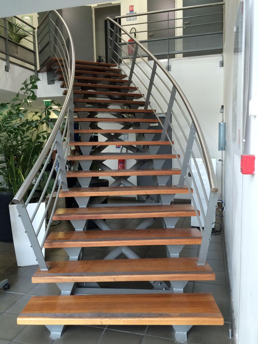 Réalisation escalier bois / inox / métal
