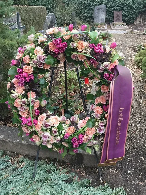 Trauerkranz mit Schärpe