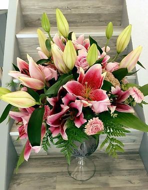 Bunter Blumenstrauß mit Lilien