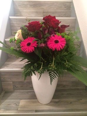 Bunter Blumenstrauß mit unterschiedlichen Blumen