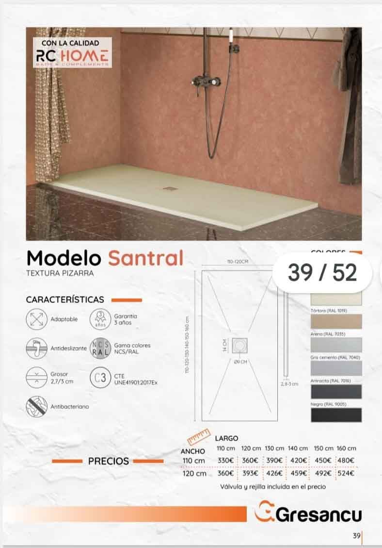 Una imagen de un plato de ducha en un baño.