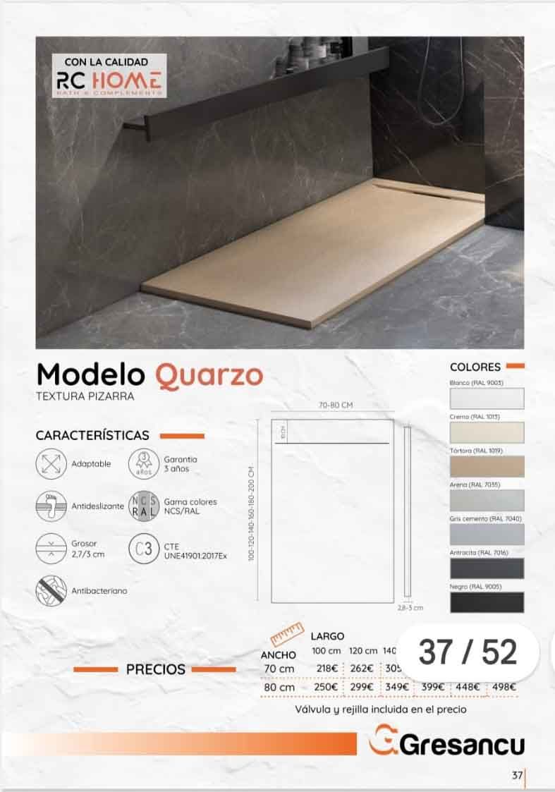 Una imagen de un plato de ducha en un baño.