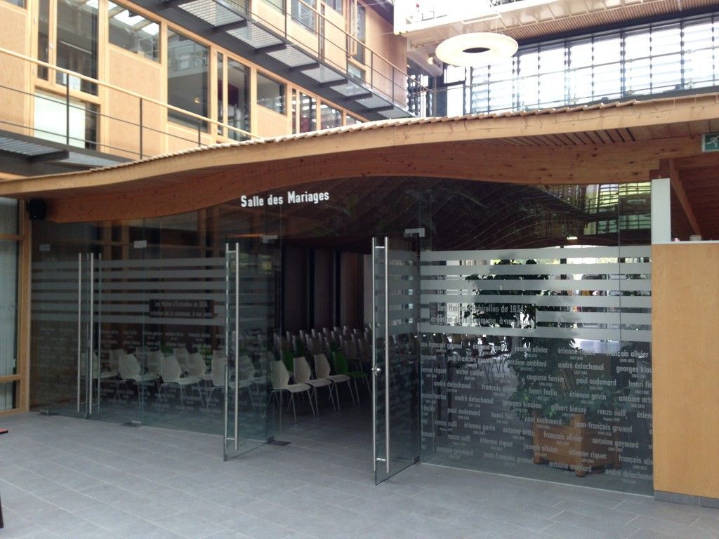 Garde-corps en verre d'une salle de mariage par nos vitriers