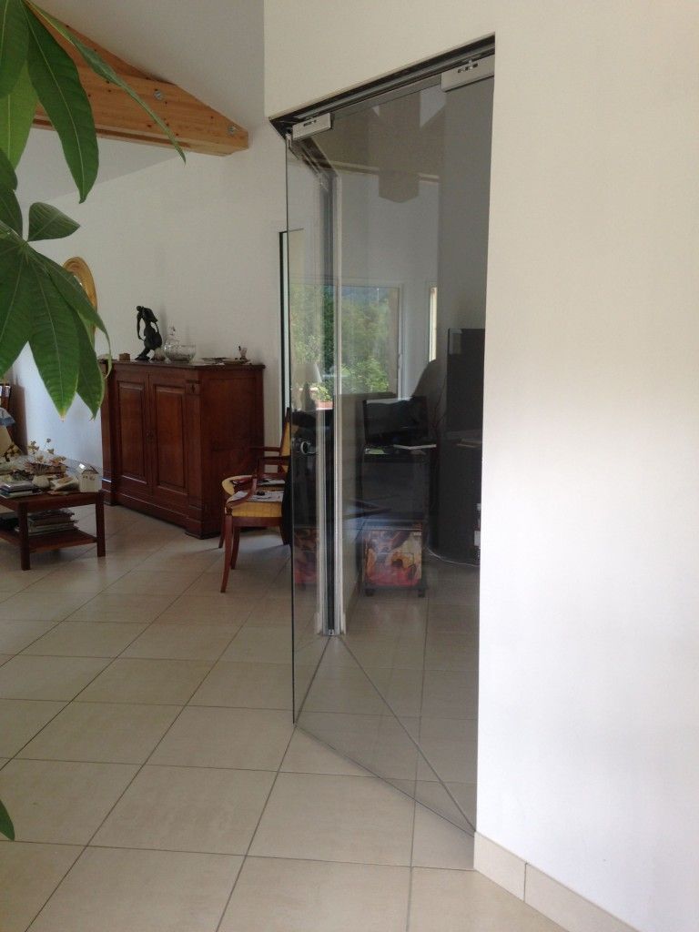 Porte coulissante en verre